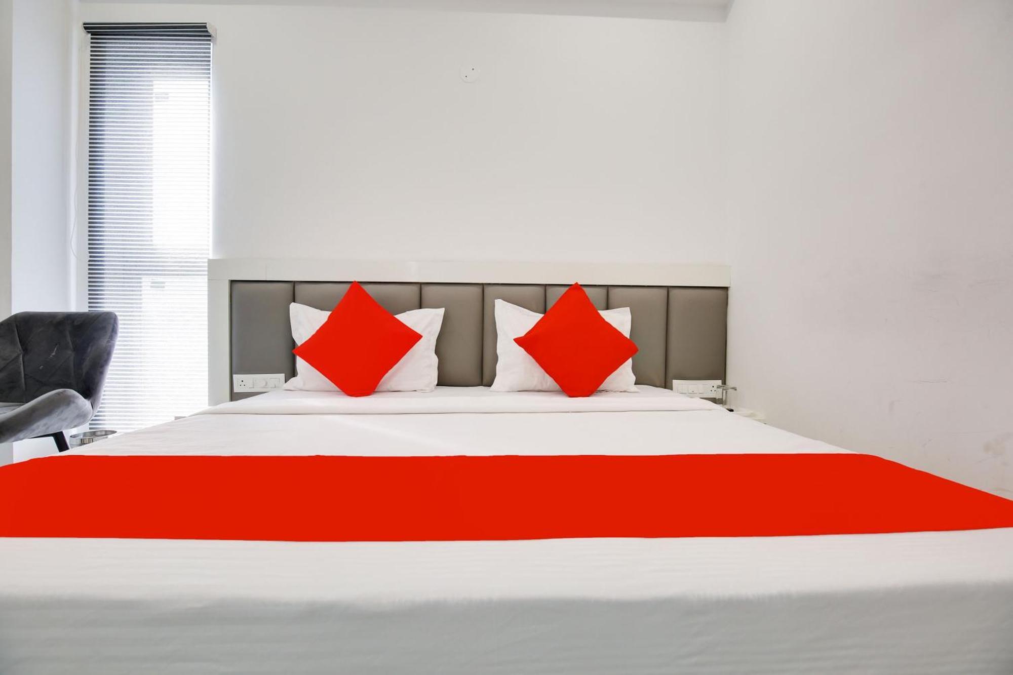 Hotel O Sky White House Ludhiana Exterior photo
